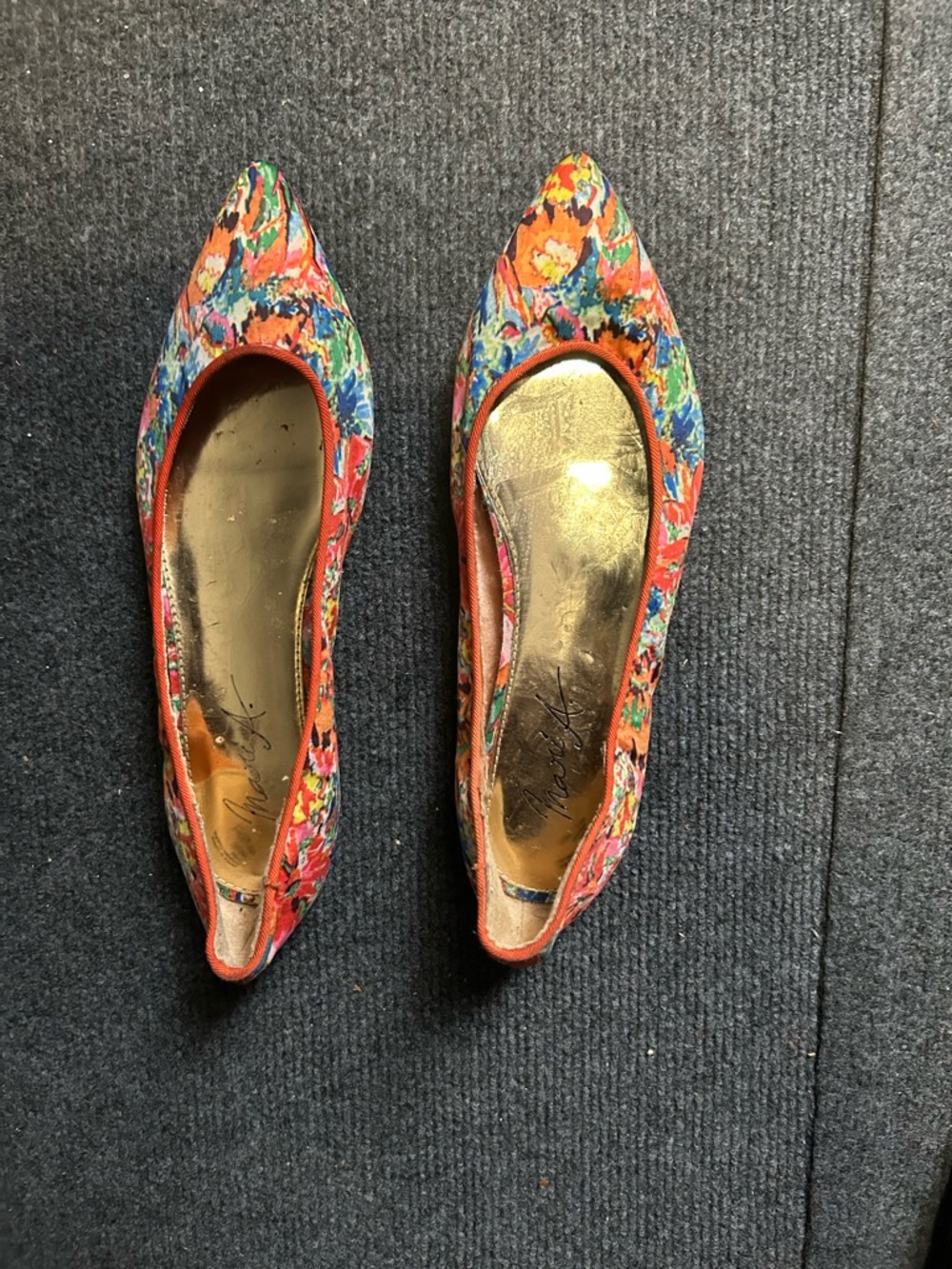 Floral Pointed-Toe Women's Flats in Multicolor